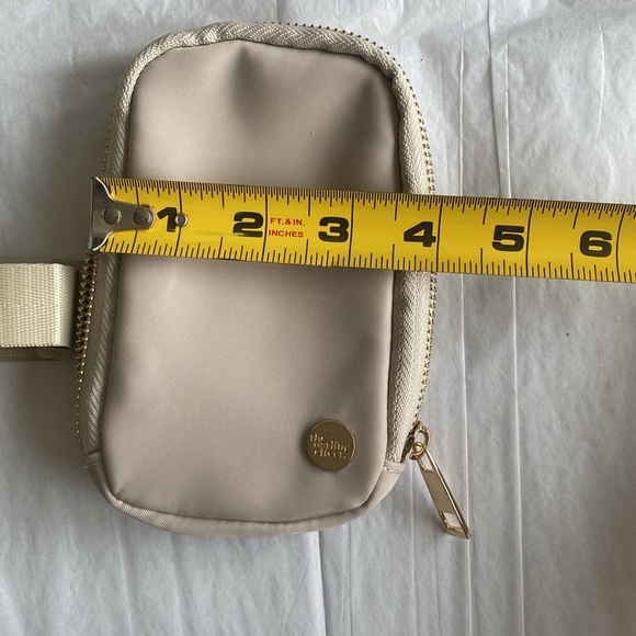 The Darling Effect Tumbler Cup Fanny Pack Natural Beige Adjustable NWOT - Picture 7 of 7
